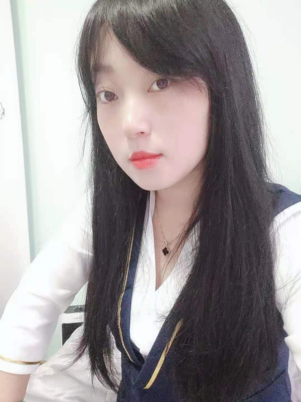 新景园有点可爱的小姐姐